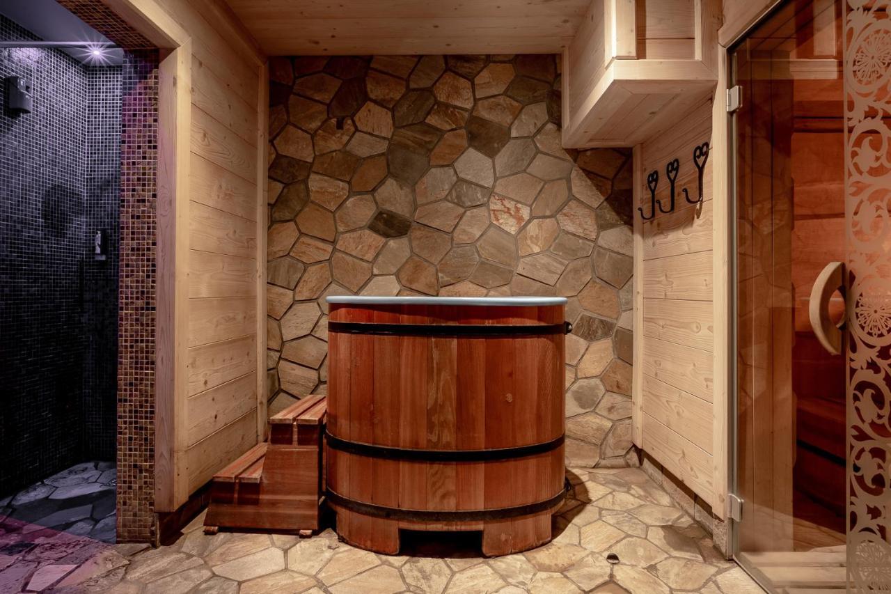 Aries Hotel & Spa Zakopane Luaran gambar A barrel sauna
